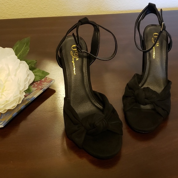 Black chunky high heel sandals. - Picture 2 of 6